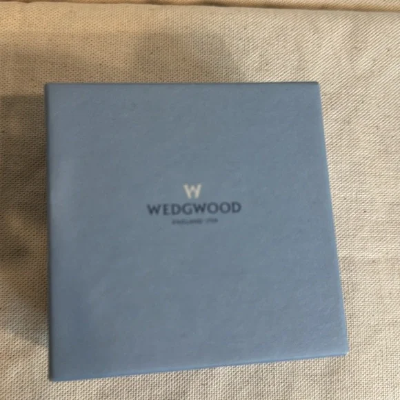 Wedgwood heart-shaped trinket box - Picture 4 of 4